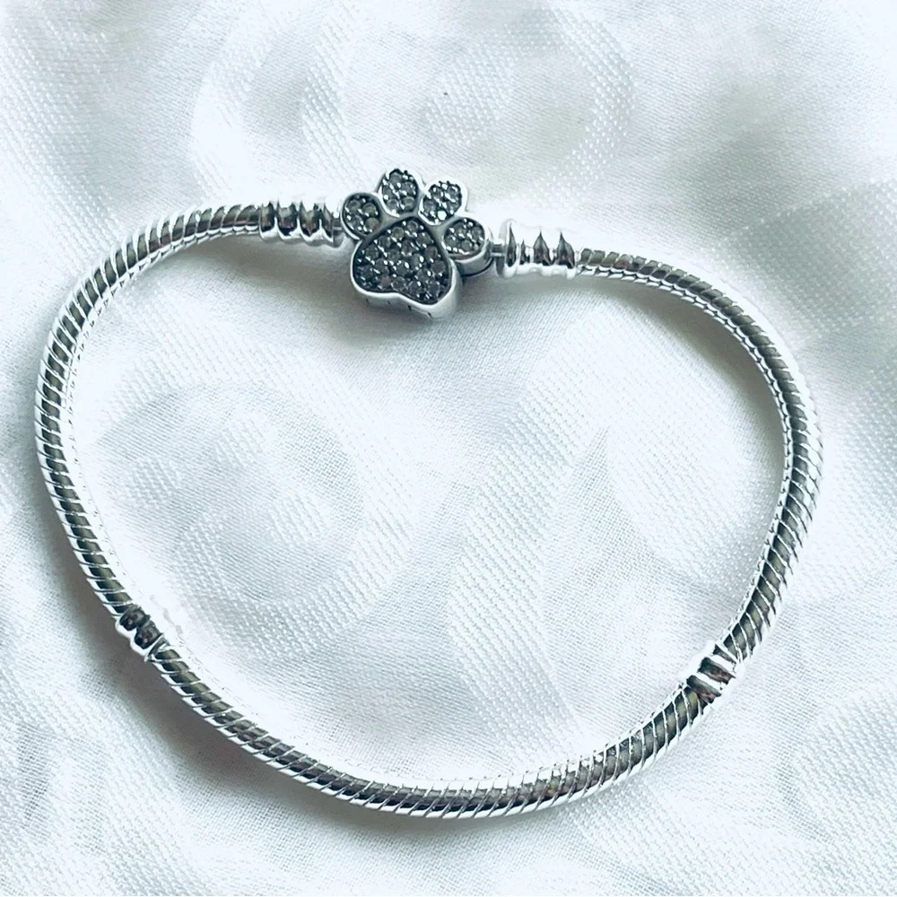 🐾 NWT Paw Bangle Bracelet